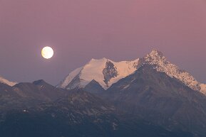 Mondaufgang in den Walliser Alpen